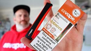 guy holding 88vape e-cigarette